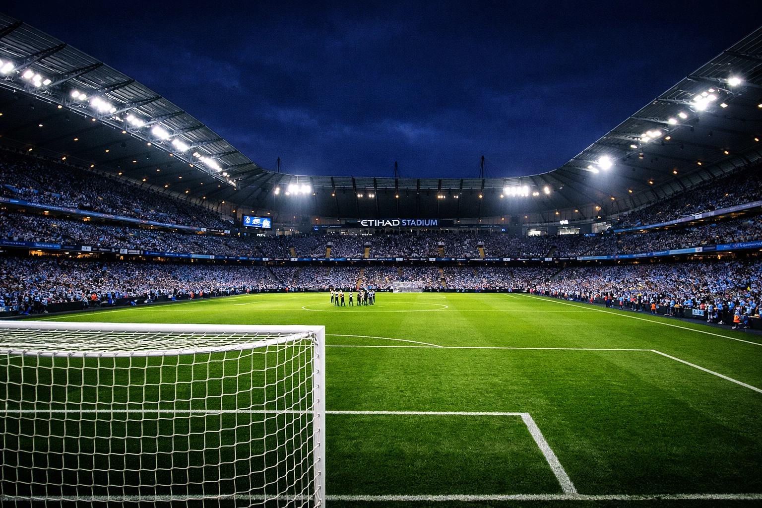 Etihad Stadium bei Nacht - Heimstadion von Manchester City für Premier League Spiele
