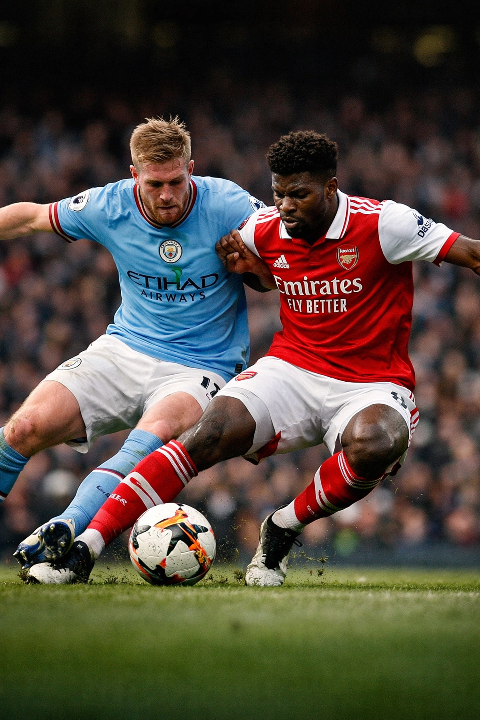 Manchester City gegen Arsenal Zweikampf im Mittelfeld während Premier League Spiel