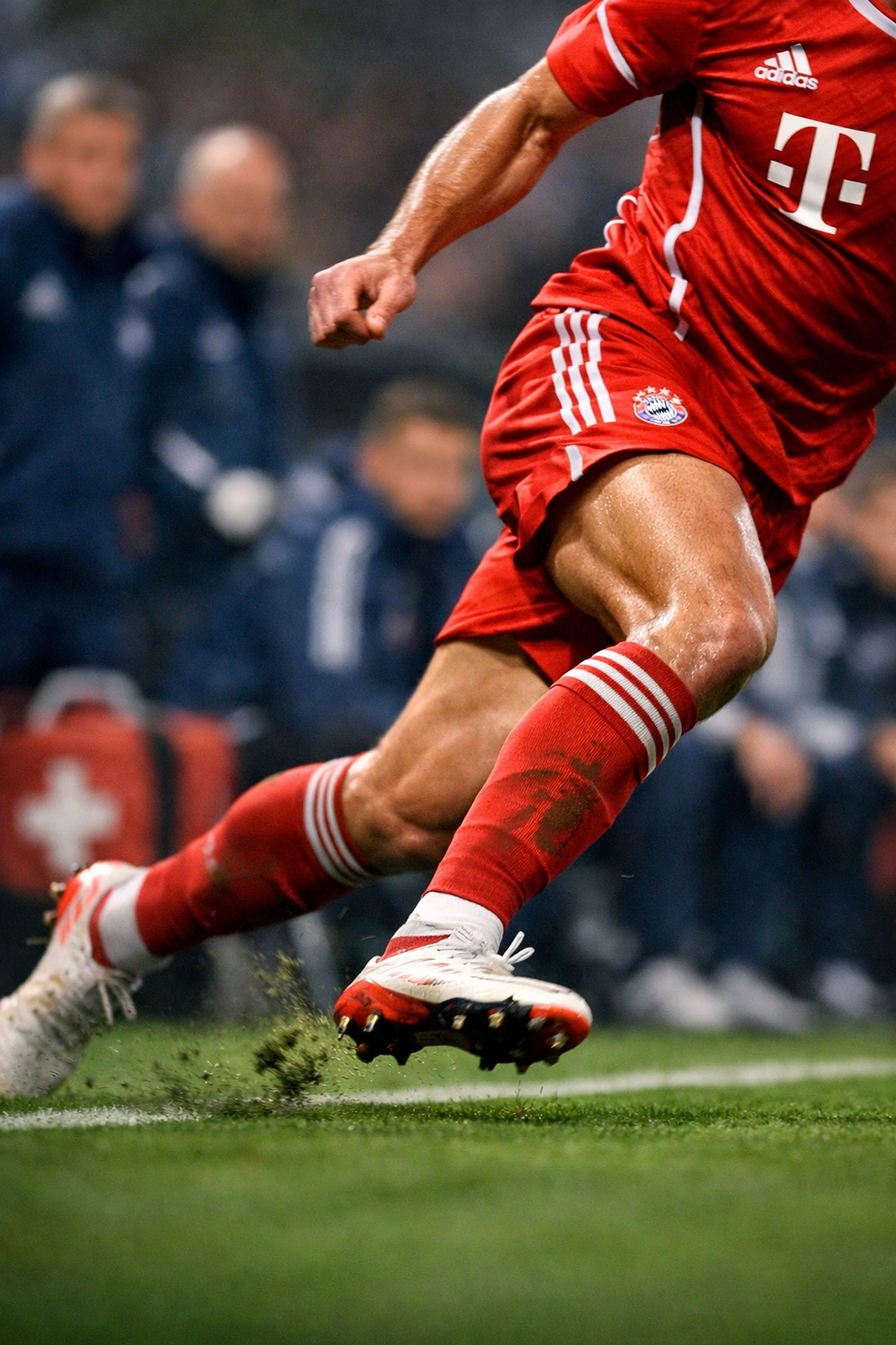 Bayern München Spieler im Sprint zeigt physische Belastung während Champions League Saison