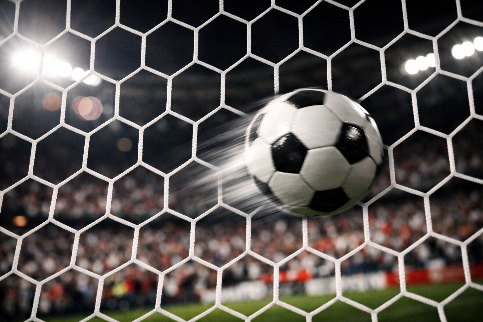 Torschuss im Fußballnetz bei 2. Bundesliga Partie Fürth vs Magdeburg