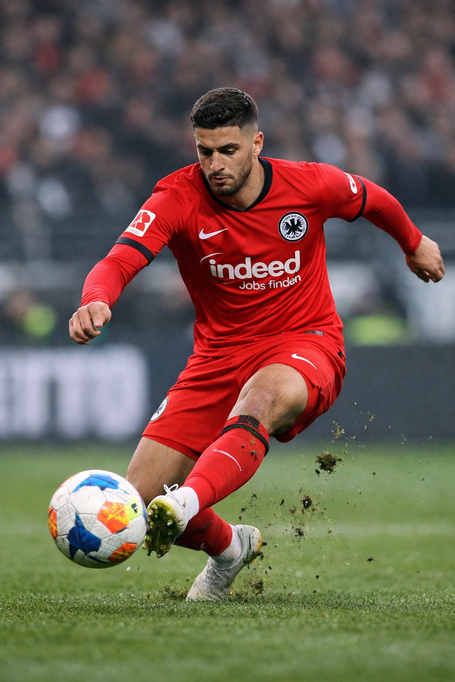 Eintracht Frankfurt Spieler beim präzisen Passspiel im Bundesliga-Stadion während Winterrückrunde