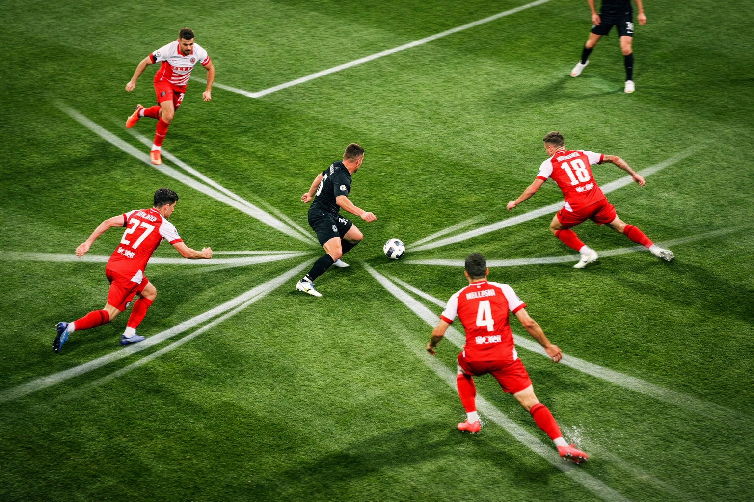 RB Leipzig Spieler beim intensiven Gegenpressing im gegnerischen Spielfeldhälfte