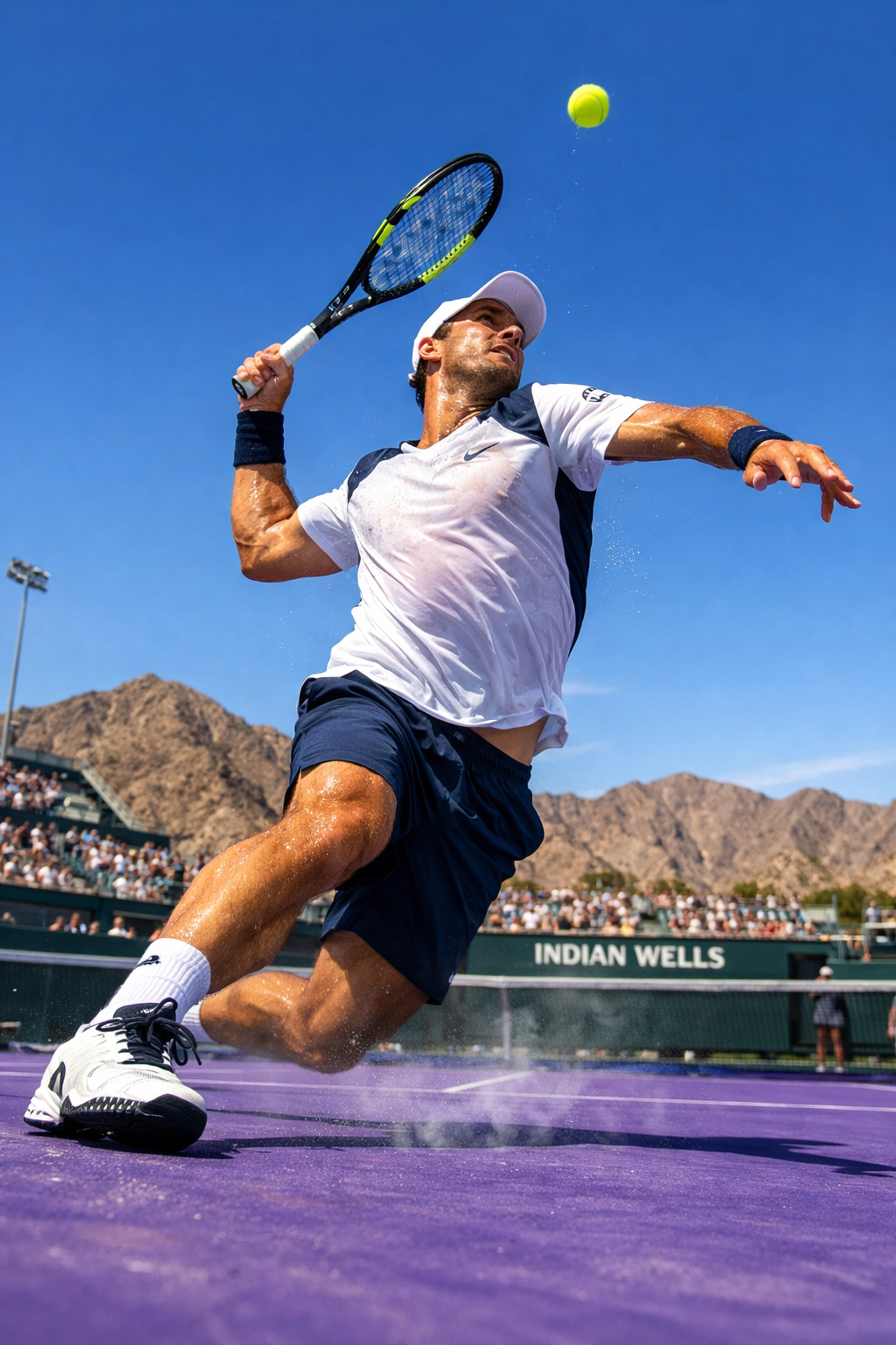 Tennisspieler beim Aufschlag in Indian Wells für datenbasierte Wettanalysen.