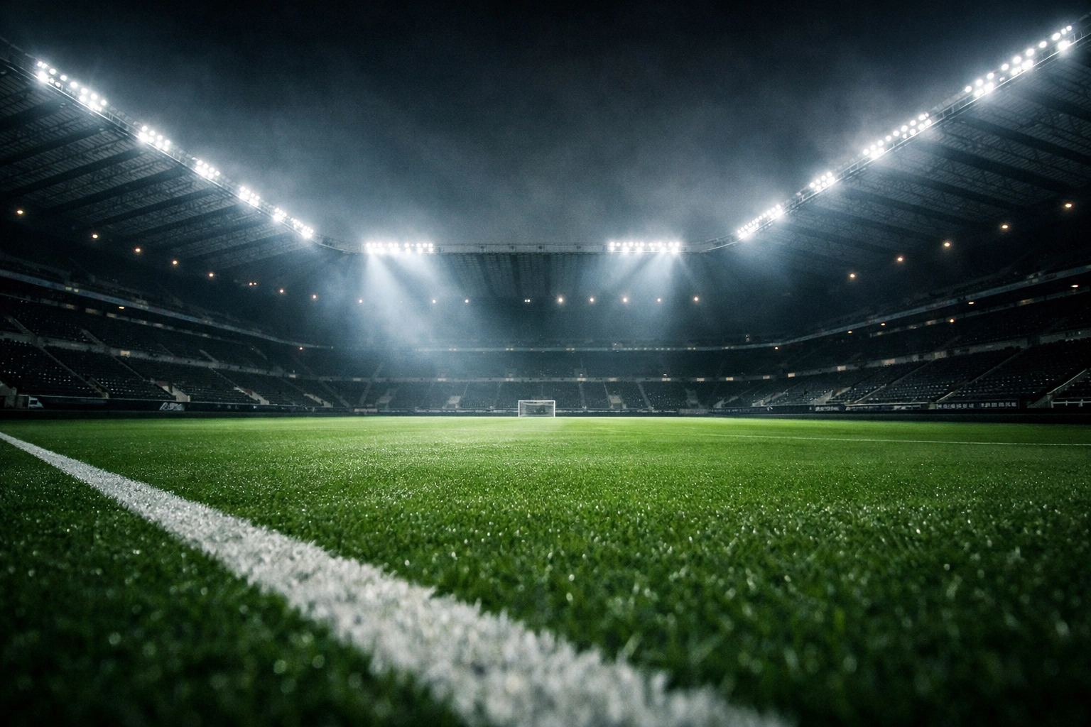 Atmosphäre im St. James' Park Stadion bei Flutlicht vor dem Newcastle gegen Barcelona Spiel.