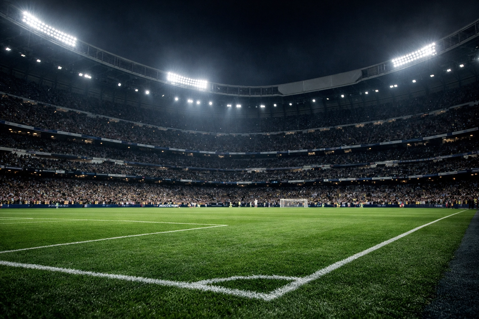 Stadionatmosphäre im Santiago Bernabéu bei Nacht für die Champions League Analyse von Real Madrid.