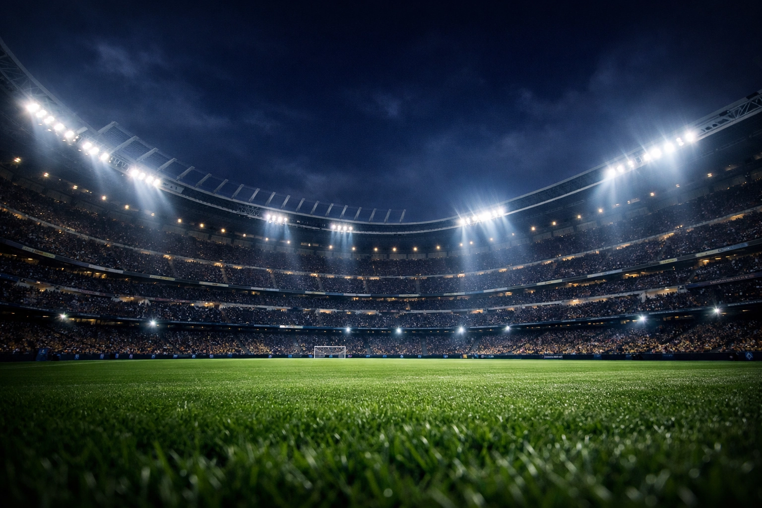 Das beleuchtete Santiago Bernabéu Stadion in Madrid vor dem Champions League Spiel.