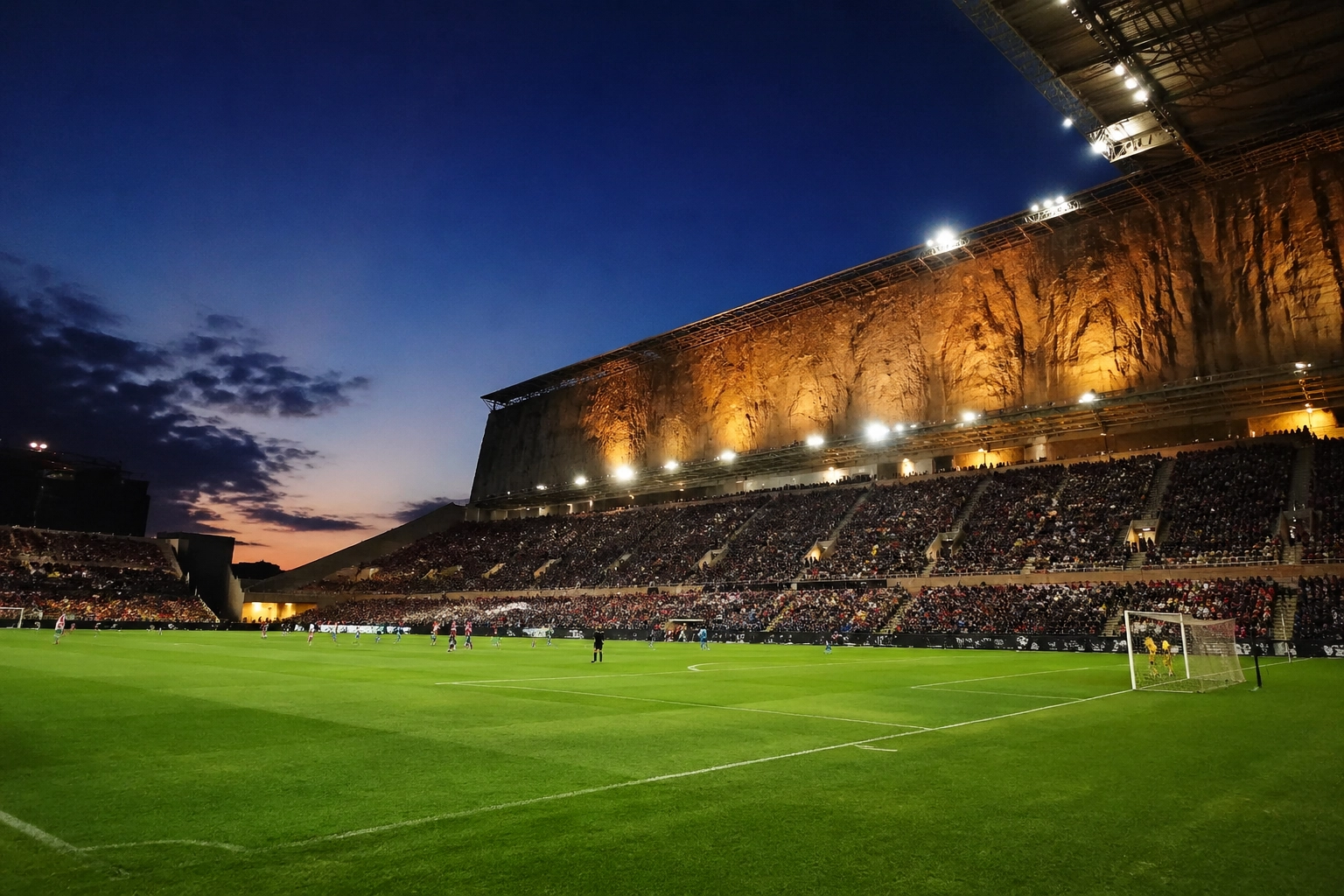 Estádio Municipal de Braga bei Flutlicht vor dem Europa League Spiel gegen SC Freiburg.