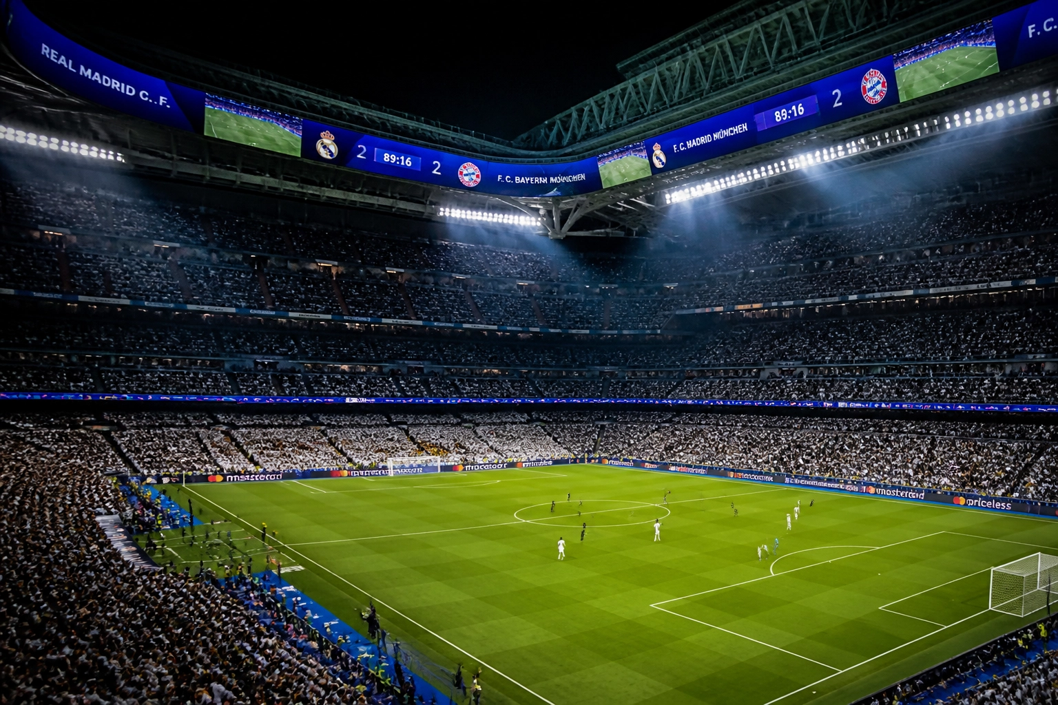Santiago Bernabéu Stadion bei Nacht: Real Madrid gegen Manchester City in der Champions League.