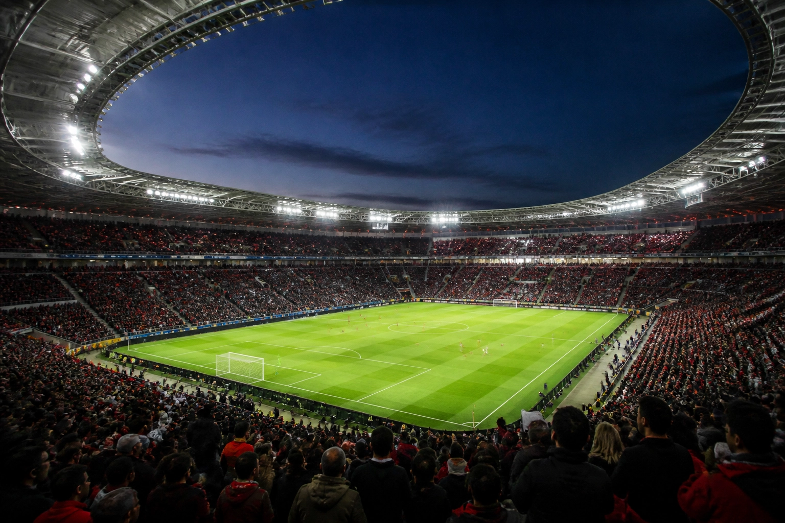Beleuchtete BayArena Leverkusen beim Halbfinale gegen AS Roma für präzise Fußball Prognosen heute