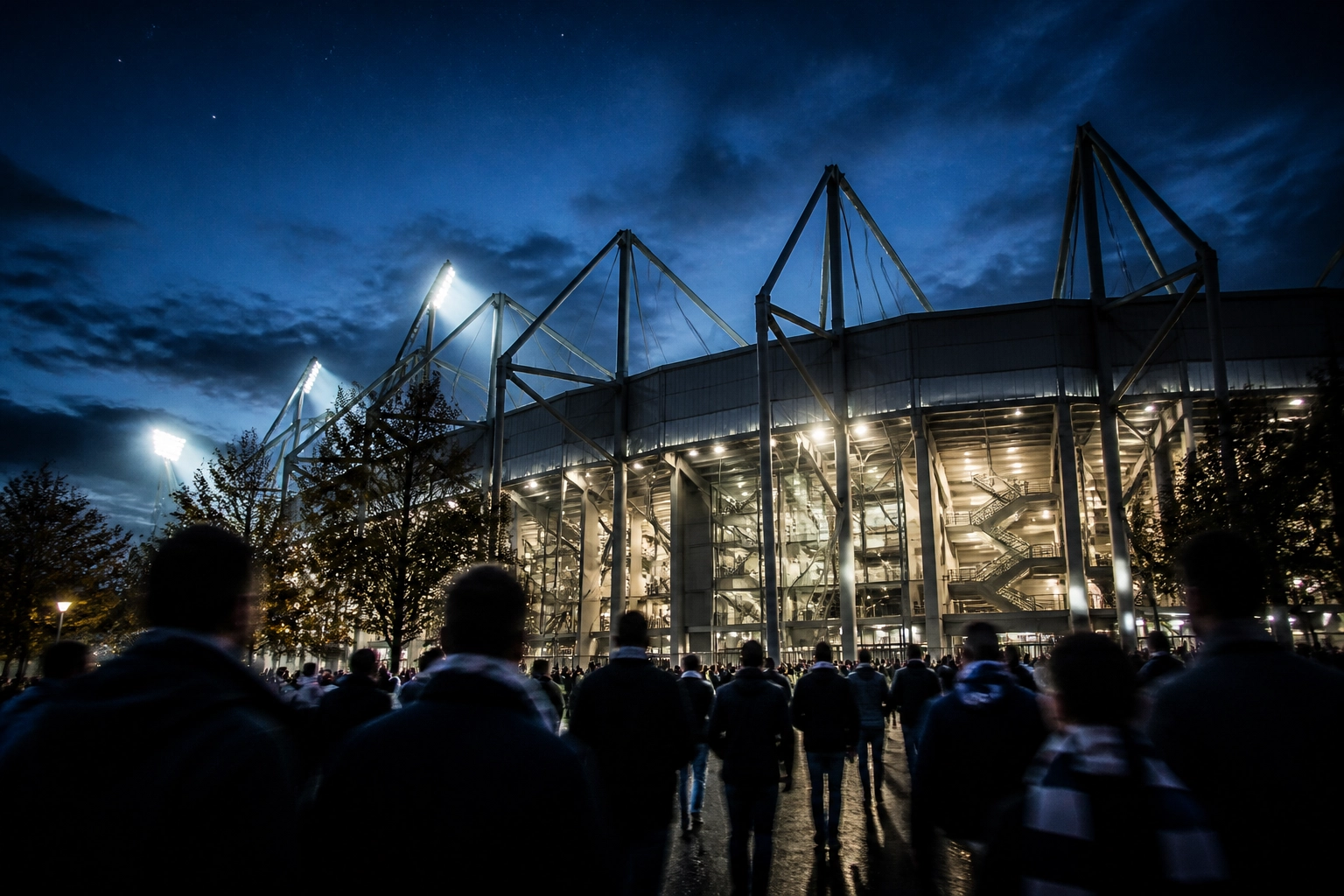 Abendstimmung am Borussia-Park vor dem Bundesliga-Spiel Gladbach gegen Dortmund.