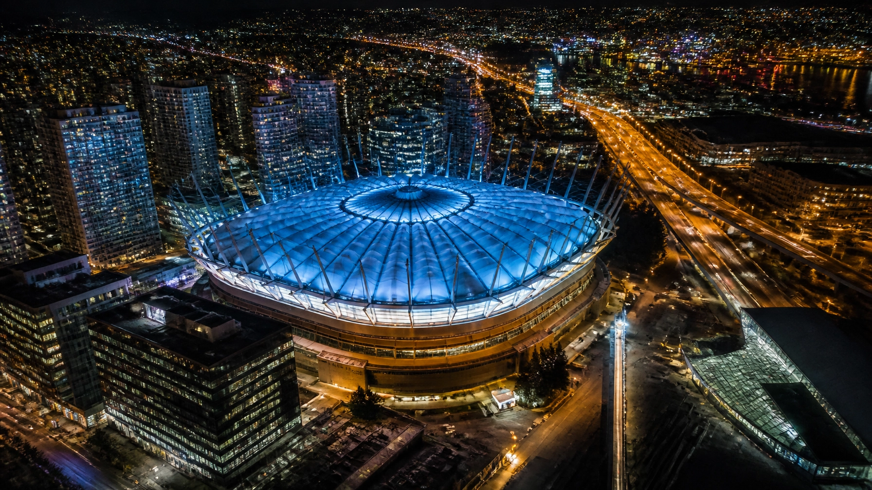 Das beleuchtete Stadion in Vancouver vor dem großen Spiel