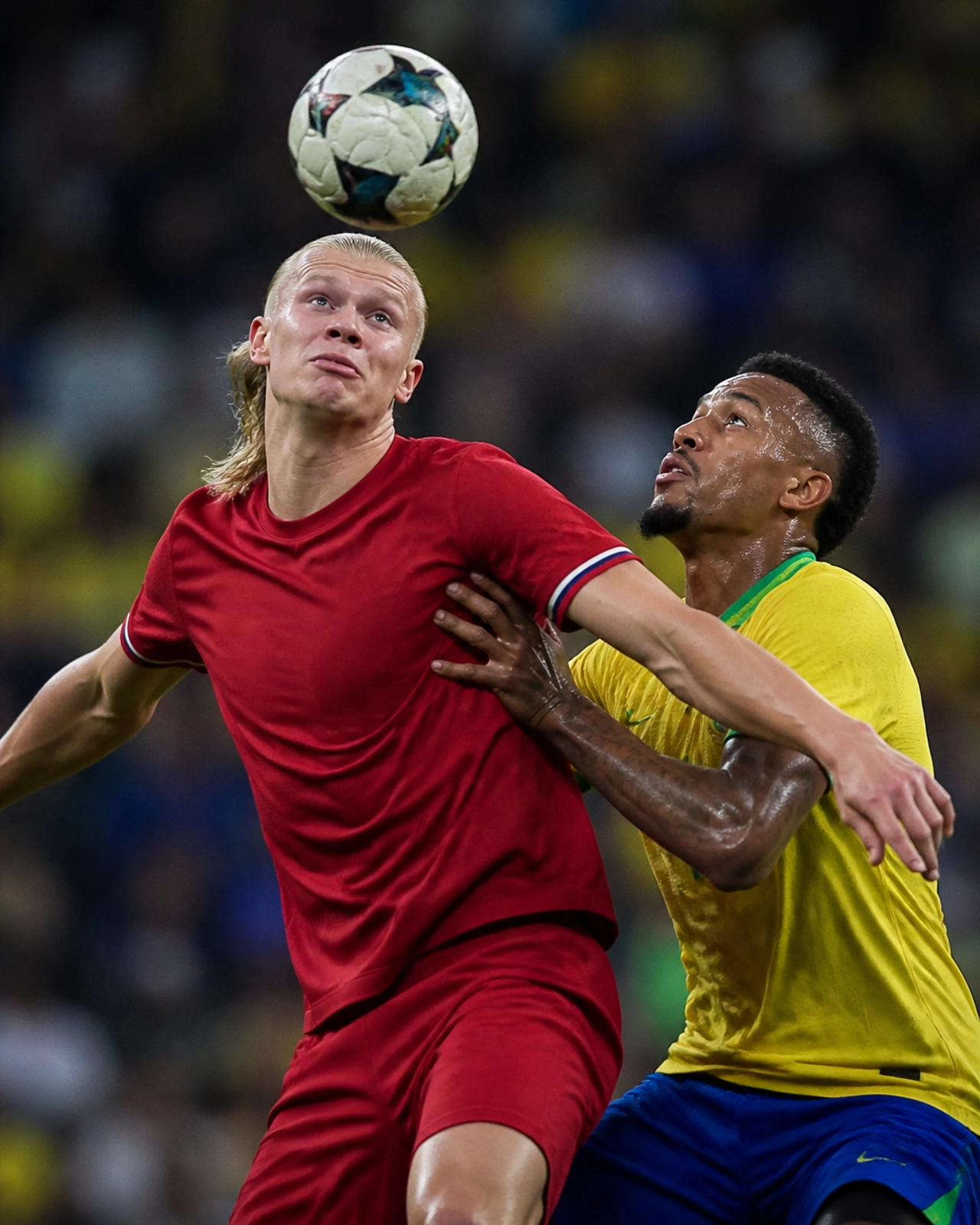 Duell im Strafraum: Norwegens Stürmer gegen die brasilianische Verteidigung während des WM-Achtelfinales.