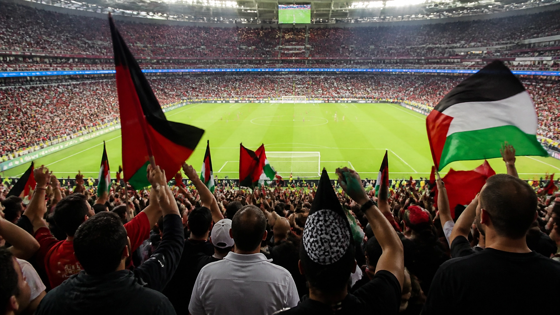Fans in einem brasilianischen Fußballstadion während eines Serie A Spiels