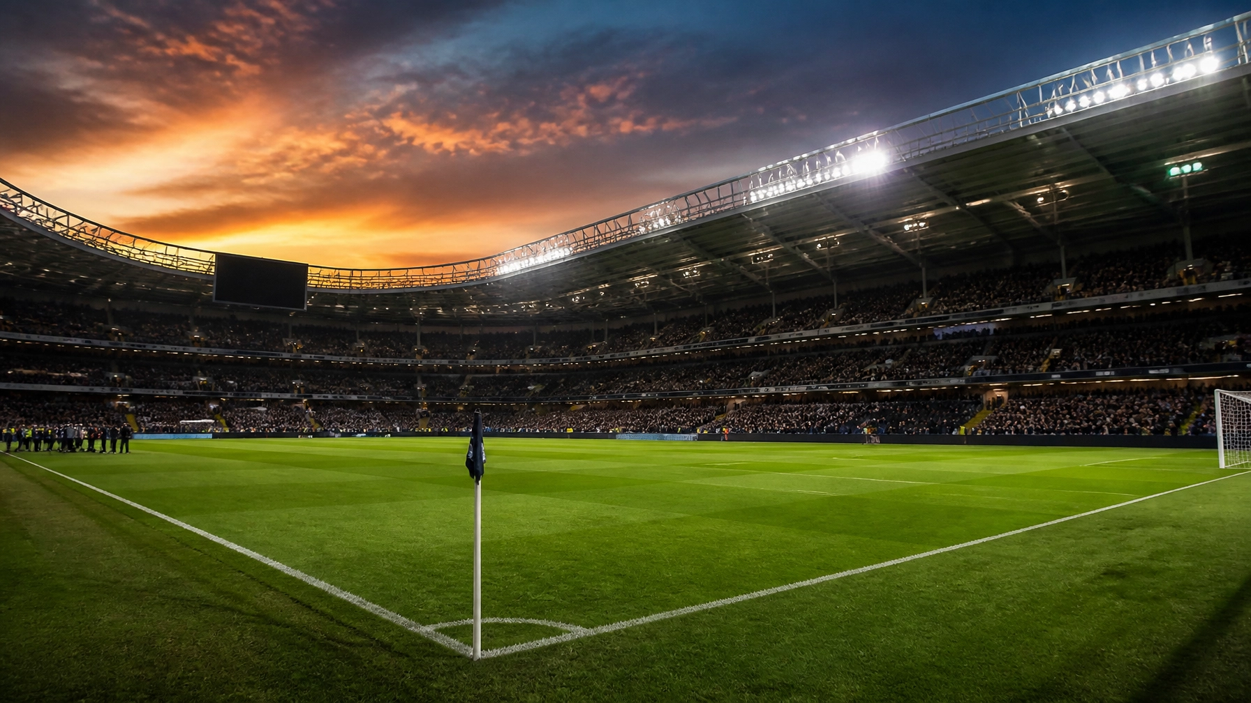 Atmosphärisches Fußballstadion bei Sonnenuntergang vor einem wichtigen Abendspiel