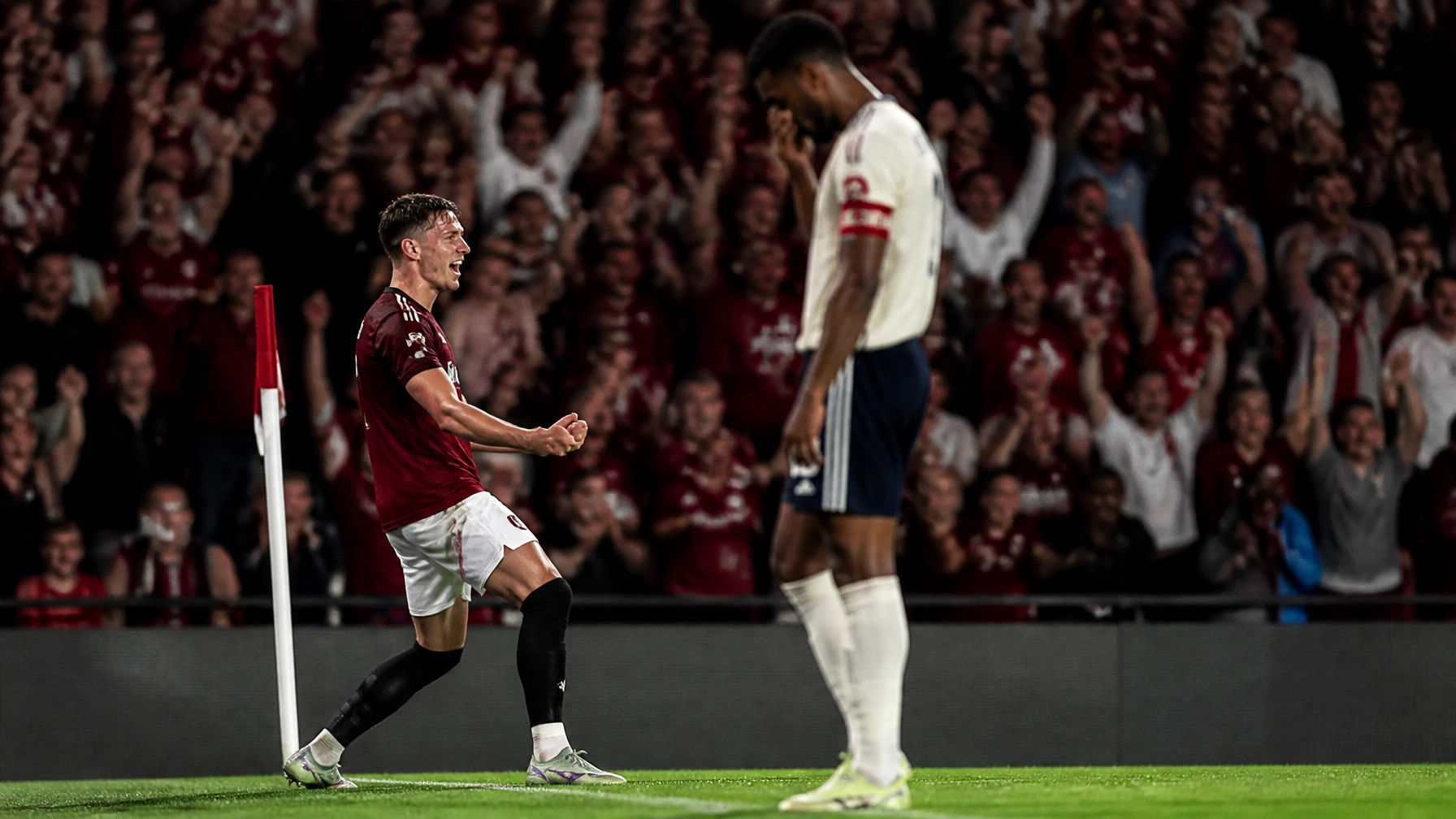 Dramatische Atmosphäre beim Champions-League-Qualifikationsspiel zwischen Sparta Prag und Lyon