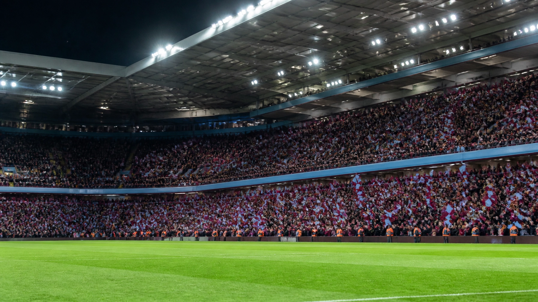 Fußball und Flutlicht im Villa Park vor Aston Villa gegen Arsenal