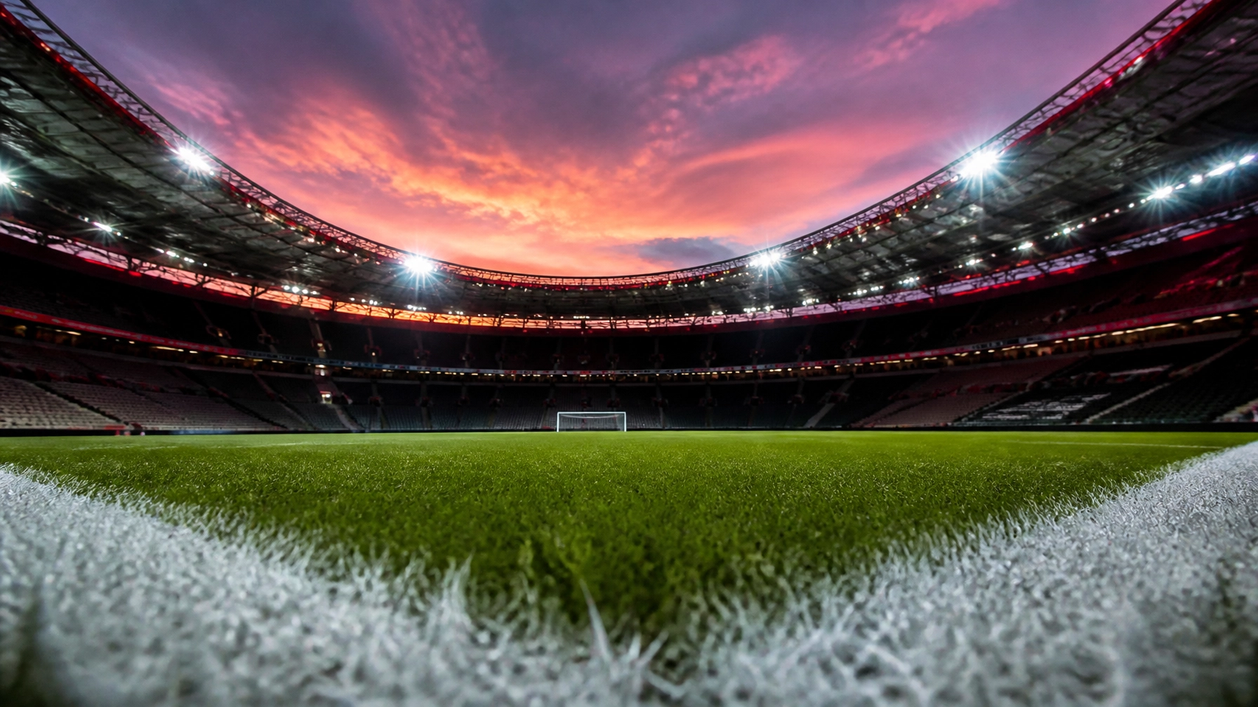 Leere deutsche Fußballarena bei Abendlicht vor dem Saisonauftakt