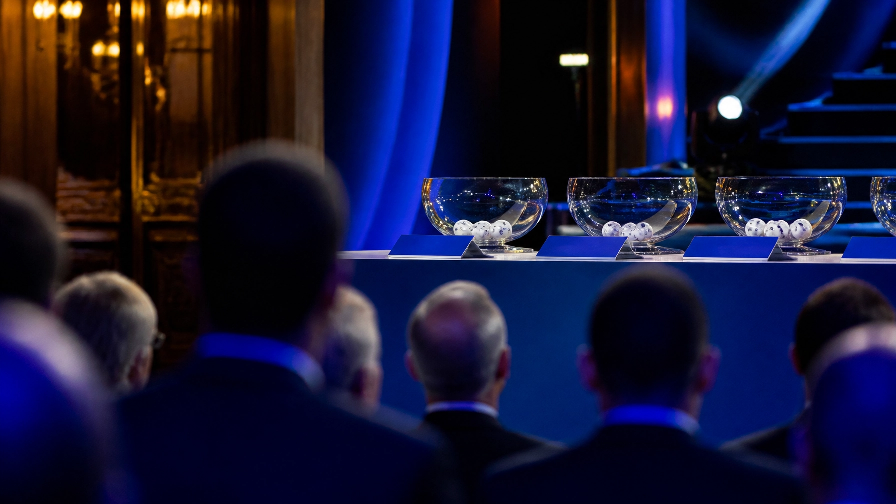 Symbolische Darstellung der Champions-League-Auslosung in einem unbranded Auditorium