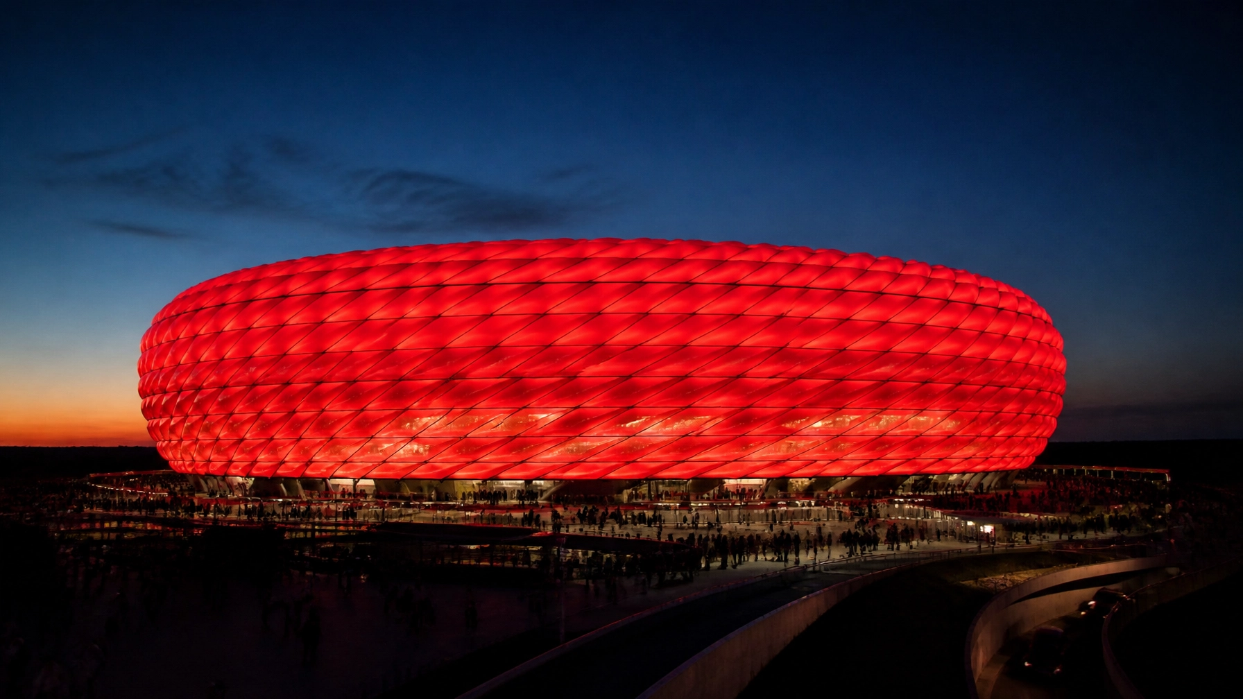 Die Allianz Arena in München bei Flutlicht