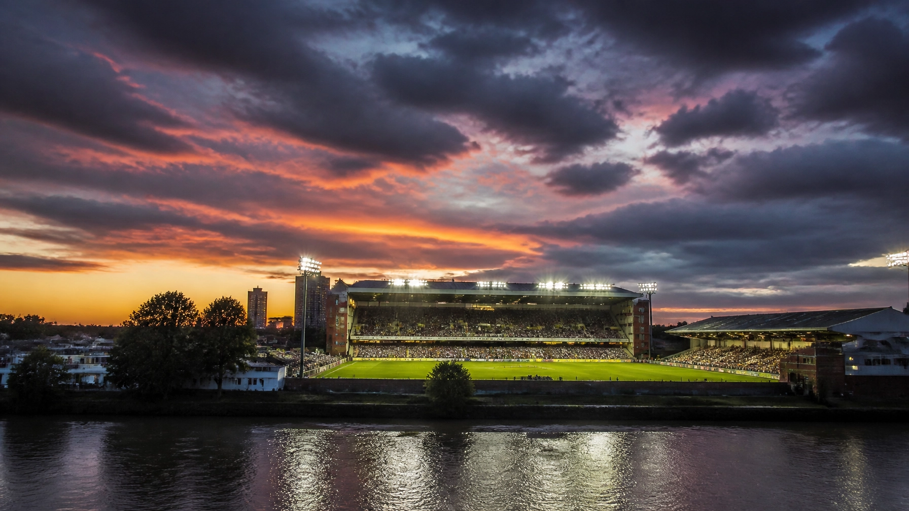 Flutlicht und Stadionstimmung am Craven Cottage vor dem Londoner Derby