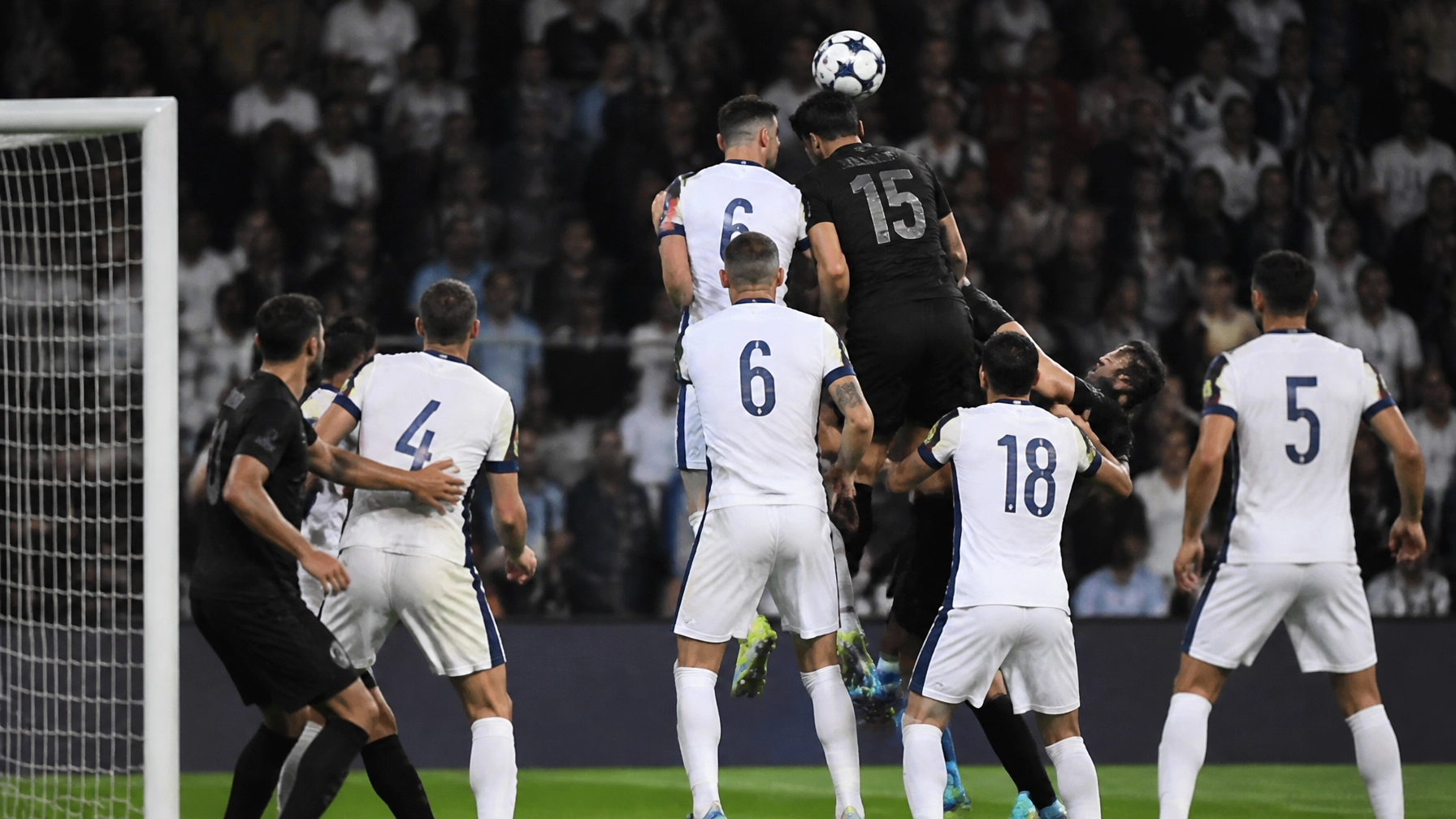 Champions-League-Play-off unter Flutlicht