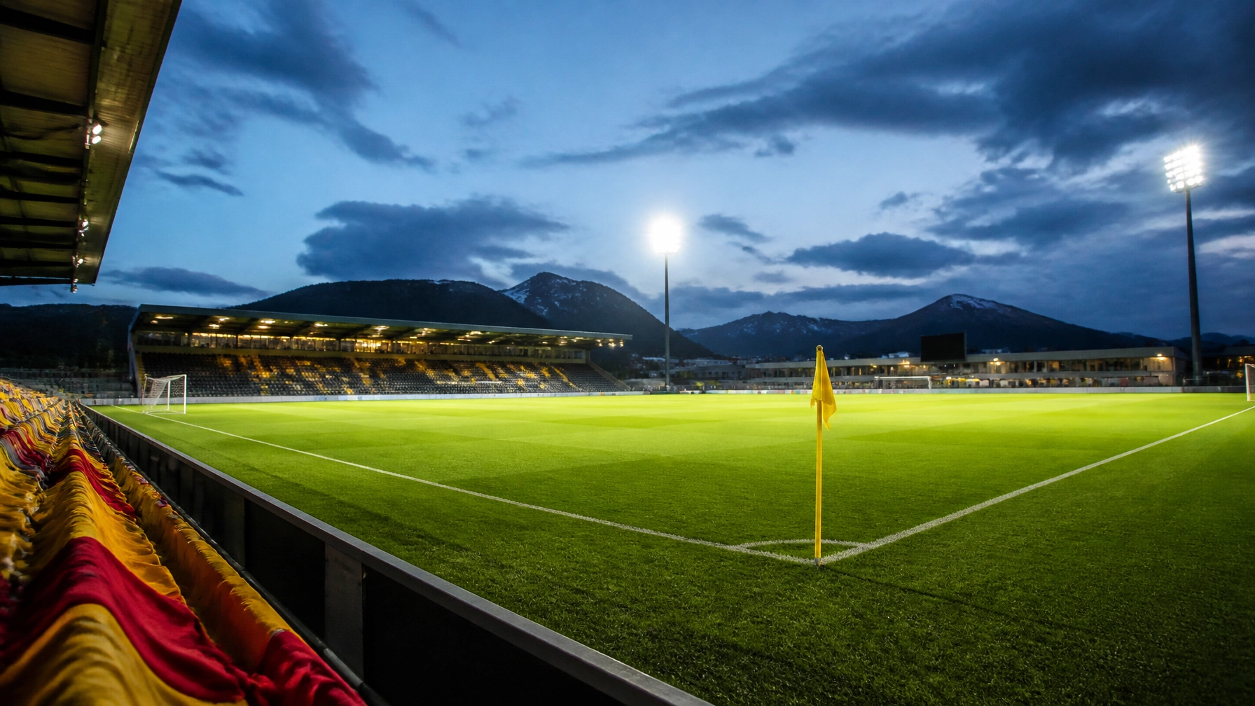 Flutlicht und Spielfeld im Aspmyra Stadion vor dem Champions-League-Qualifikationsspiel