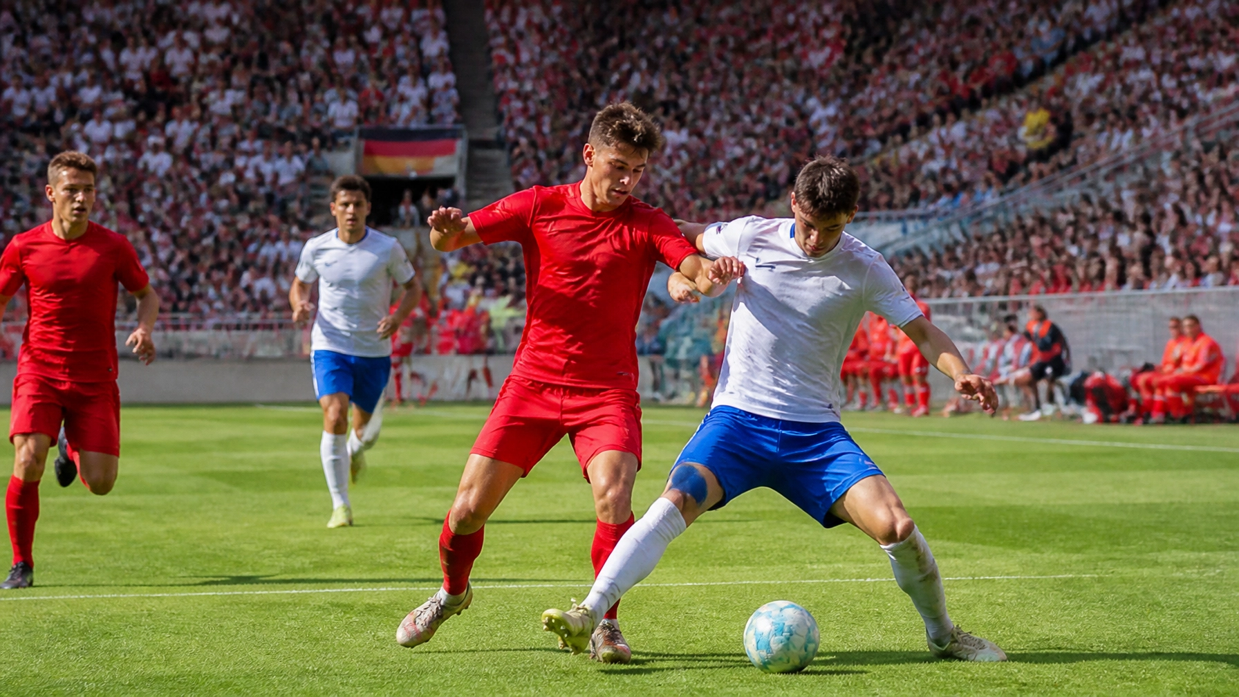 Realistische Szene aus einem deutschen Fußballstadion während eines Vorbereitungsspiels