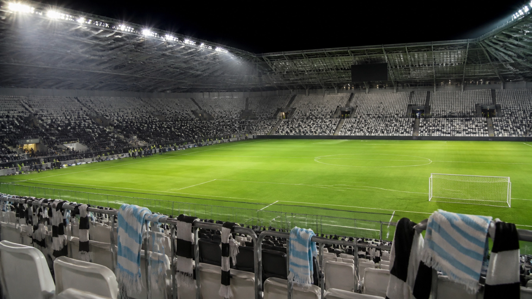 Leeres Serie-A-Stadion vor dem Anpfiff von Udinese gegen Lazio