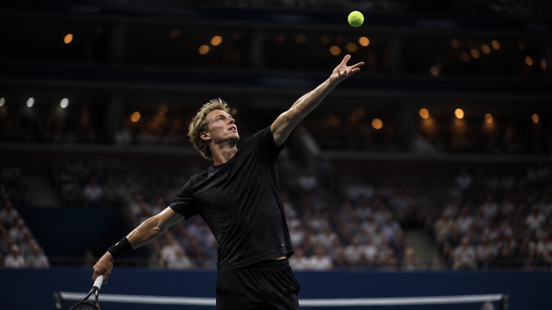 Alexander Zverev beim Aufschlag auf einem beleuchteten Hartplatz