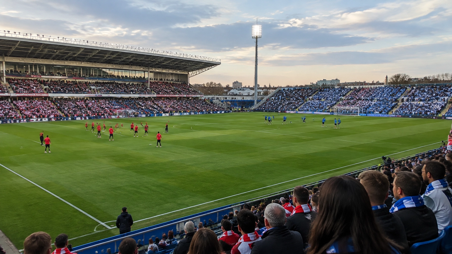Stadionatmosphäre im Estadio Municipal de Butarque vor dem Anpfiff