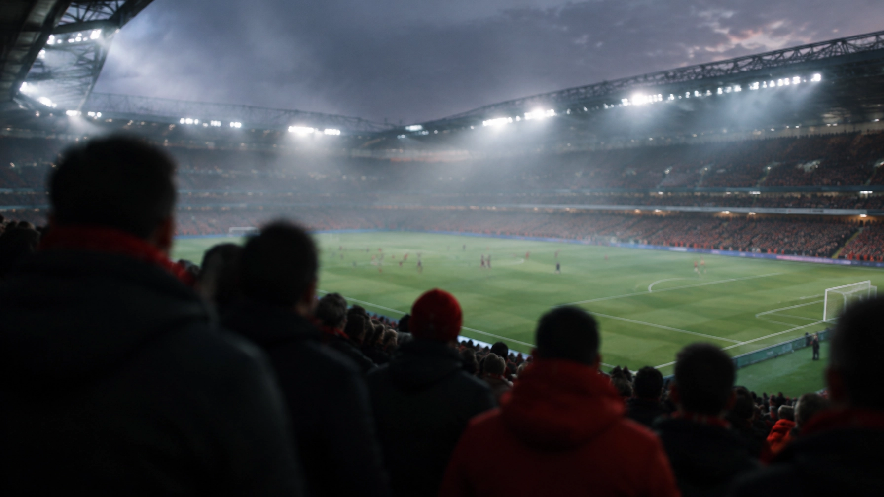 Fußballfans als unscharfe Silhouetten unter Flutlicht im Riverside Stadium