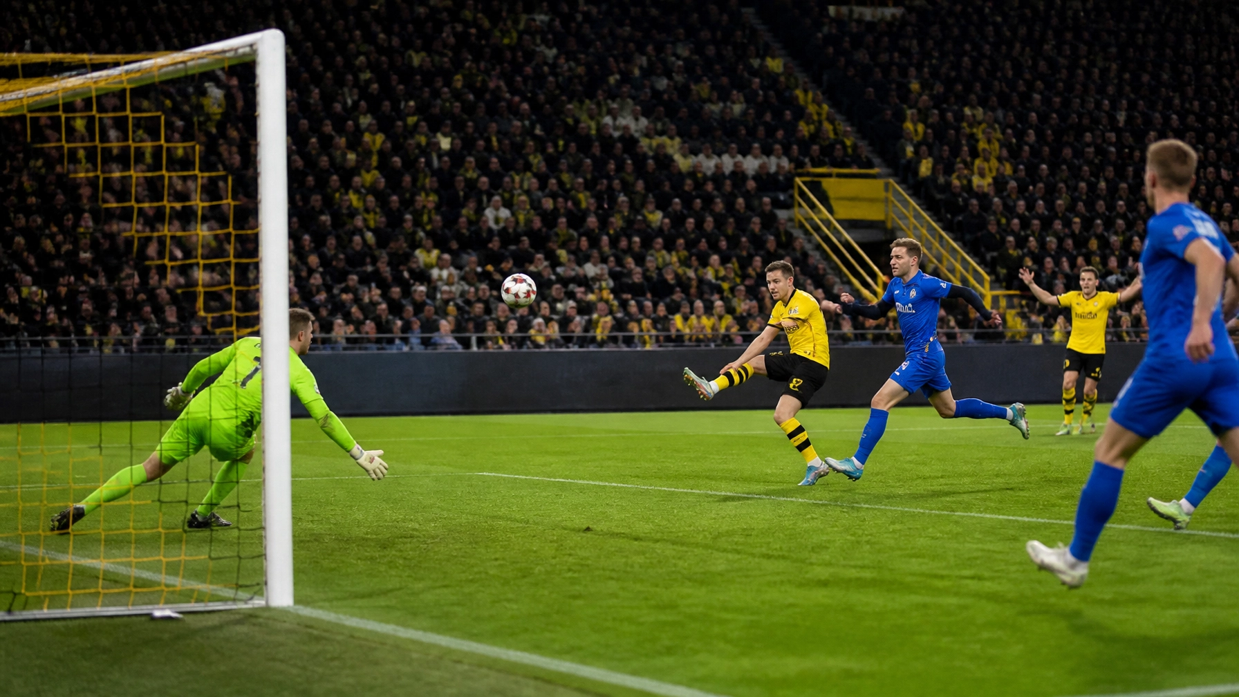 Dynamische Fußballszene mit einem Stürmer nach einem erfolgreichen Abschluss